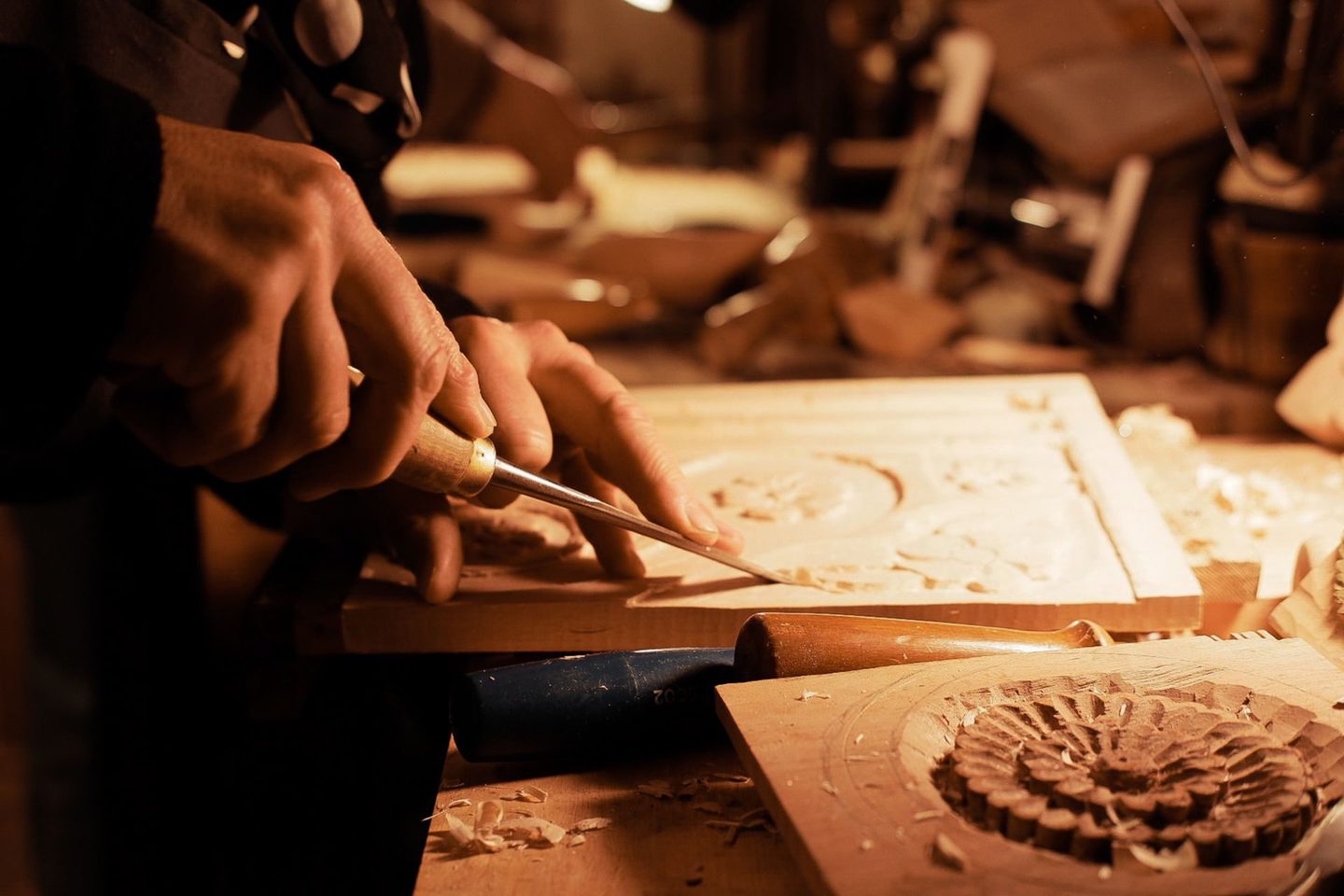 Objets tournés en bois massif, photographie provisoire